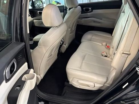 Used 2023 Kia Sorento S w/ Panoramic Sunroof Package FWD image 11