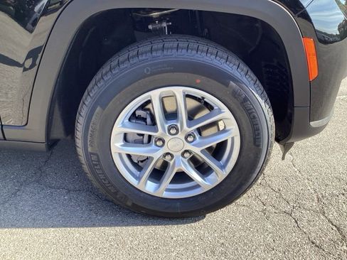New 2025 Jeep Grand Cherokee L Laredo w/ Luxury Tech Group I AWD/4WD image 9