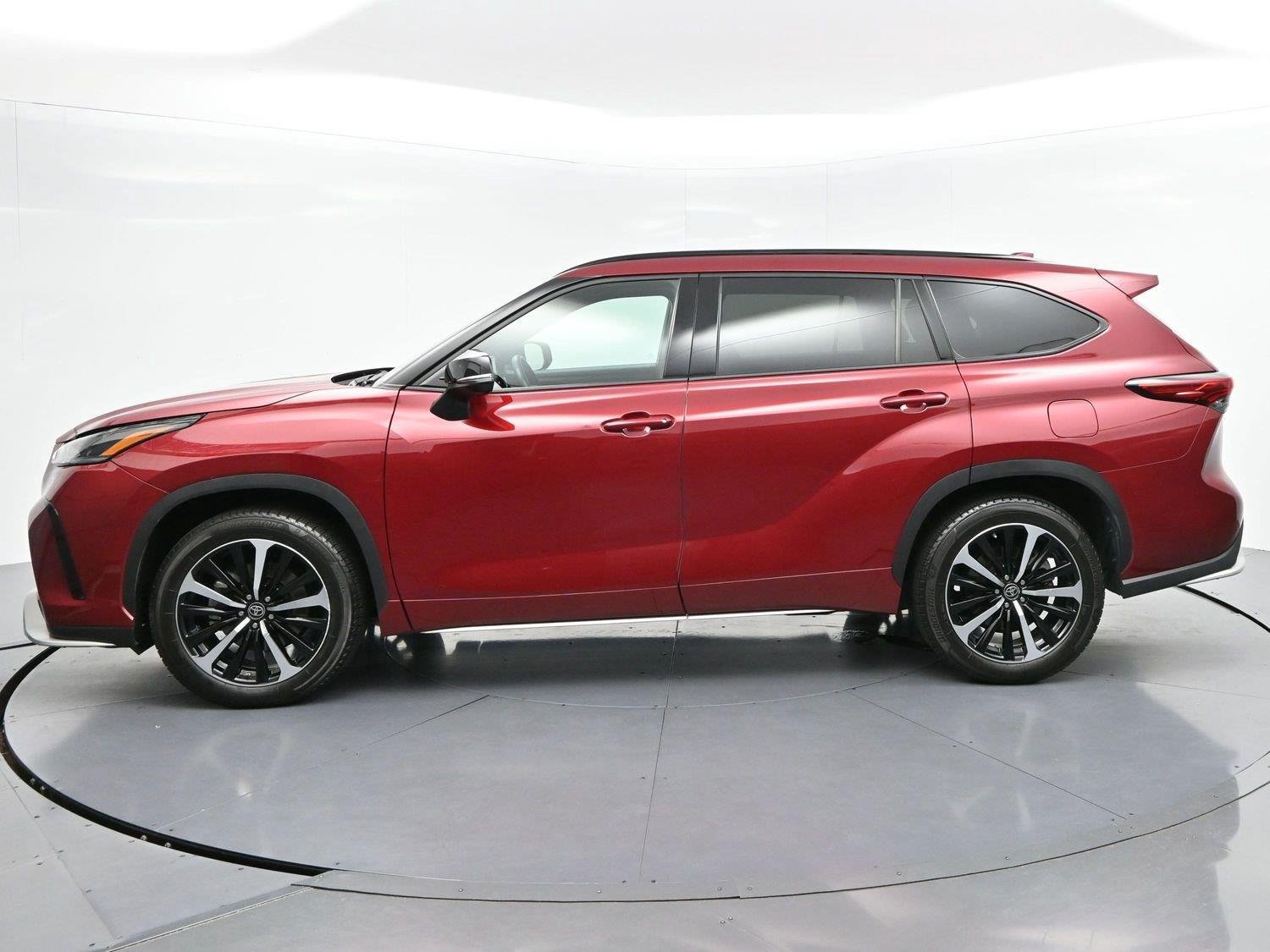 Used 2022 Toyota Highlander XSE AWD/4WD image 4