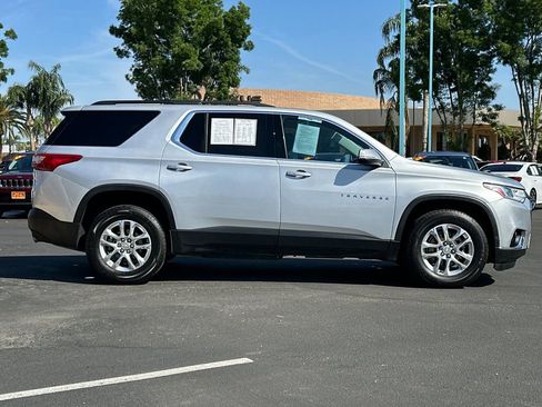 Used 2021 Chevrolet Traverse LT FWD image 2