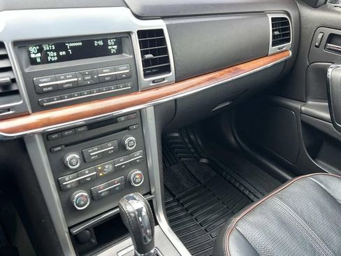 Used 2011 Lincoln MKZ image 27