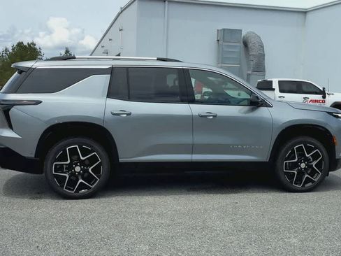 Used 2025 Chevrolet Traverse High Country w/ LPO, Floor Liner Package FWD image 9
