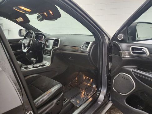 Used 2015 Jeep Grand Cherokee SRT w/ Luxury Group II AWD/4WD image 34
