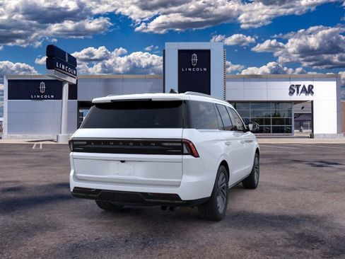 Used 2026 Lincoln Navigator Reserve AWD/4WD image 8