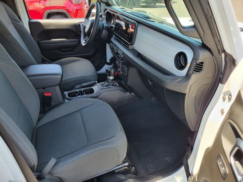 Used 2025 Jeep Wrangler Unlimited Sport AWD/4WD image 17