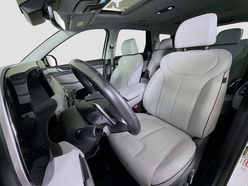 Used 2024 Hyundai Palisade SEL w/ Premium Package FWD image 12