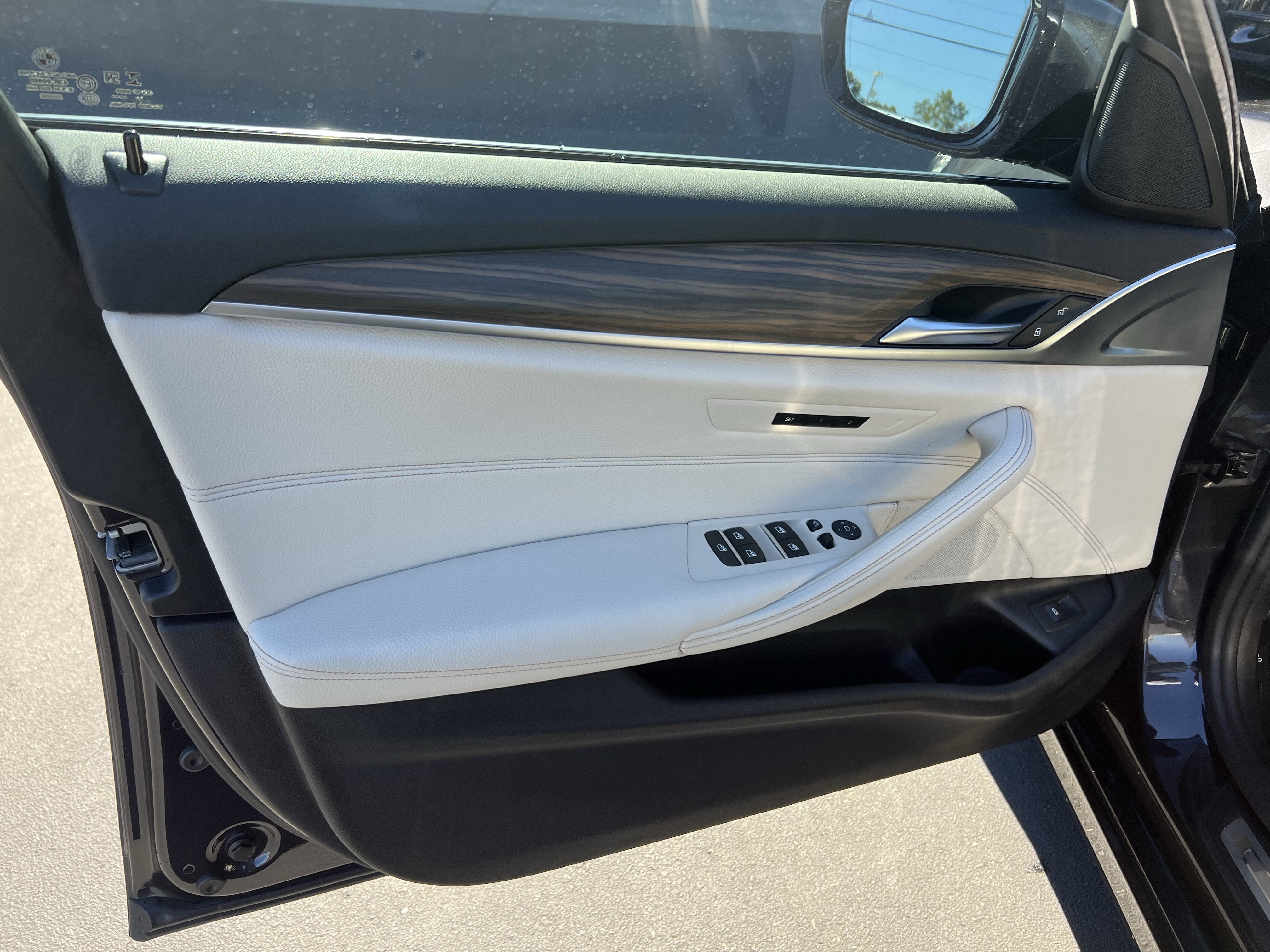Used 2023 BMW 530i w/ Convenience Package RWD image 13