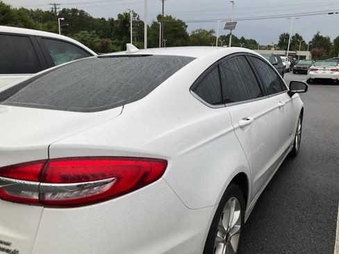 Used 2019 Ford Fusion SE image 5