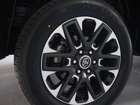 Used 2023 Toyota Tundra Limited AWD/4WD image 33