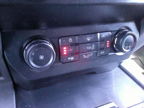 Certified 2019 Ford F150 Raptor w/ Equipment Group 801A Mid image 18