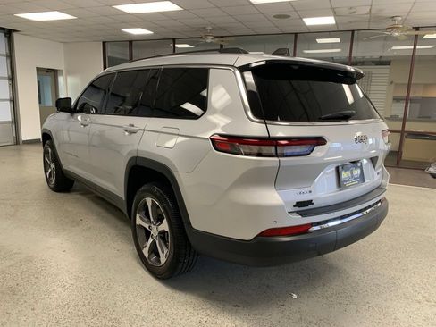 Used 2023 Jeep Grand Cherokee L Limited AWD/4WD image 4