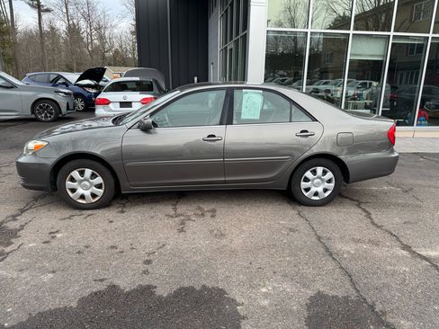Used 2004 Toyota Camry LE image 2