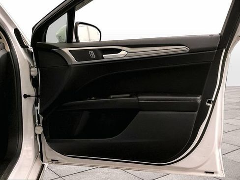 Used 2019 Ford Fusion SE FWD image 23