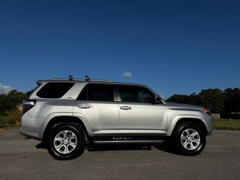 Used 2018 Toyota 4Runner SR5 image 6