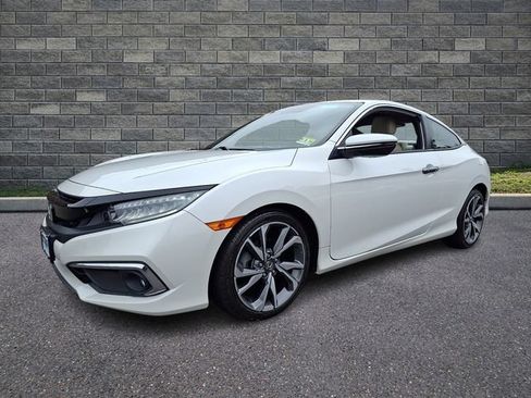 Used 2019 Honda Civic Touring image 3