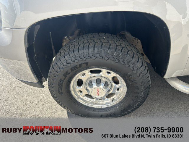 Used 2007 GMC Sierra 2500 SLE w/ Z71 Off-Road Package AWD/4WD image 15