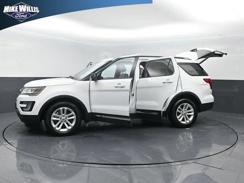 Used 2017 Ford Explorer XLT w/ Equipment Group 202A FWD image 28