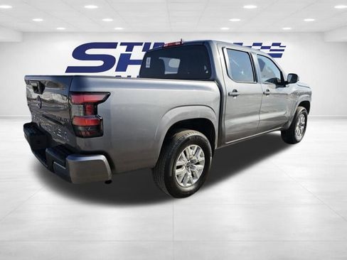 Used 2023 Nissan Frontier SV image 4