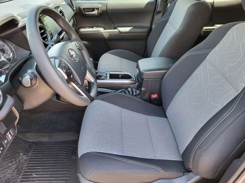 Used 2023 Toyota Tacoma TRD Off-Road w/ Technology Package AWD/4WD image 11