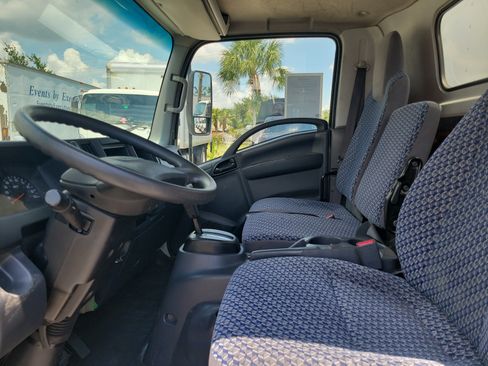 Used 2024 Isuzu NPR RWD image 22