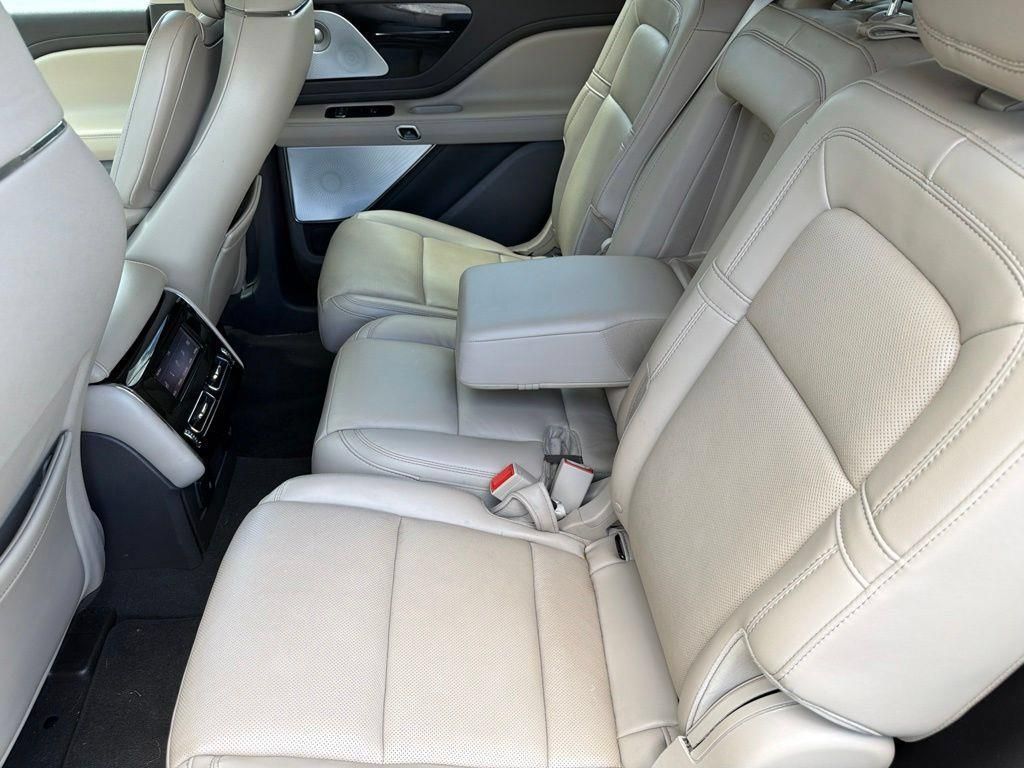 Used 2022 Lincoln Aviator Reserve w/ Equipment Group 201A RWD image 9