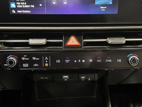 Used 2023 Kia Niro EX image 18