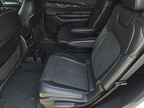 Used 2023 Jeep Grand Cherokee L Laredo AWD/4WD image 27