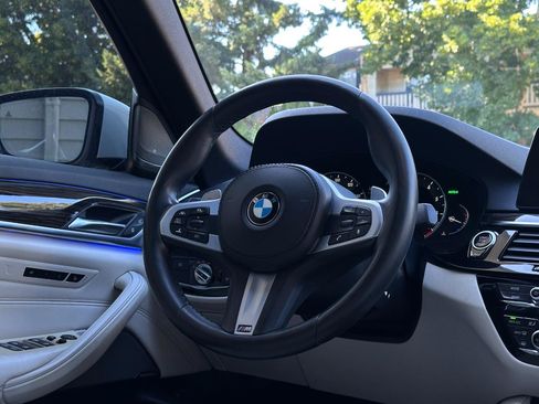 Used 2019 BMW 530i w/ M Sport Package RWD image 16