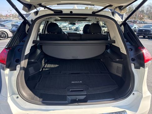 Used 2017 Nissan Rogue SV image 23