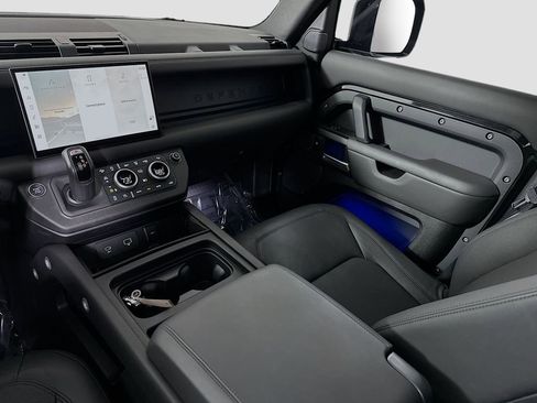 Used 2023 Land Rover Defender 110 V8 image 26
