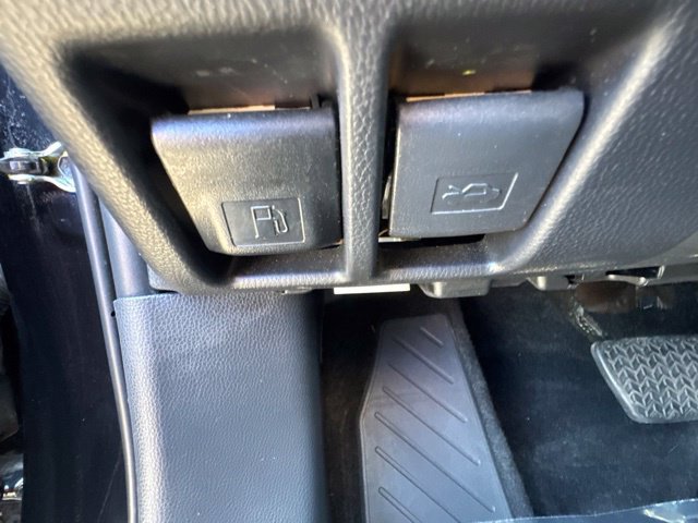 Used 2025 Toyota RAV4 LE AWD/4WD image 19
