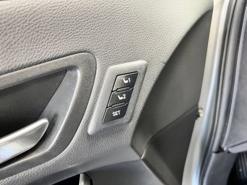 Used 2025 Toyota Sienna Platinum AWD/4WD image 28