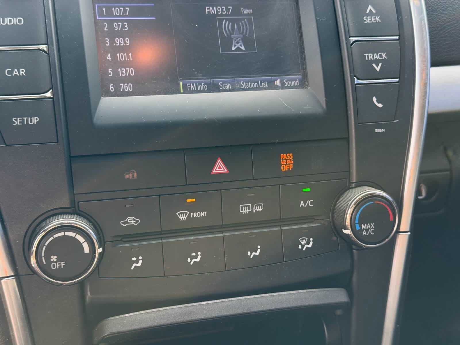 Used 2017 Toyota Camry SE w/ Moonroof Package FWD image 18