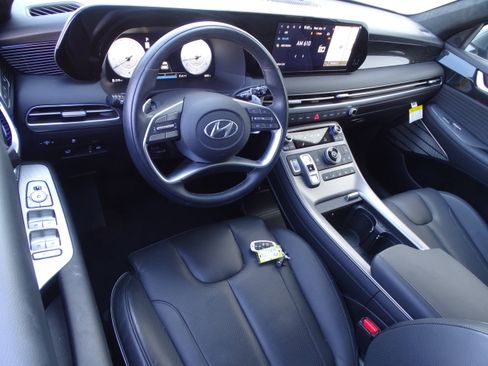 Used 2024 Hyundai Palisade Calligraphy image 5