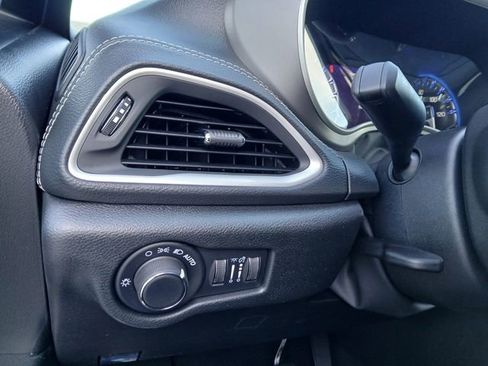 New 2027 Chrysler Pacifica Select AWD/4WD image 30