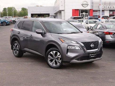 Used 2023 Nissan Rogue SV image 2