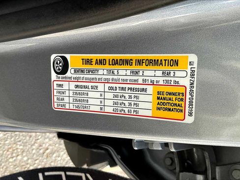 Used 2023 Buick Envision Essence image 32