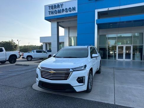 Used 2022 Chevrolet Traverse Premier FWD image 1
