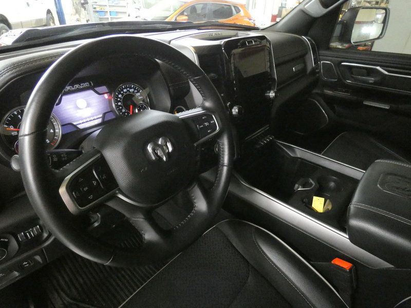 Used 2023 RAM 1500 Laramie AWD/4WD image 9