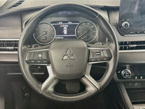 Used 2024 Mitsubishi Outlander SE FWD image 18