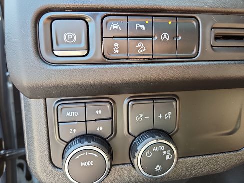 Used 2023 Chevrolet Tahoe Z71 AWD/4WD image 26