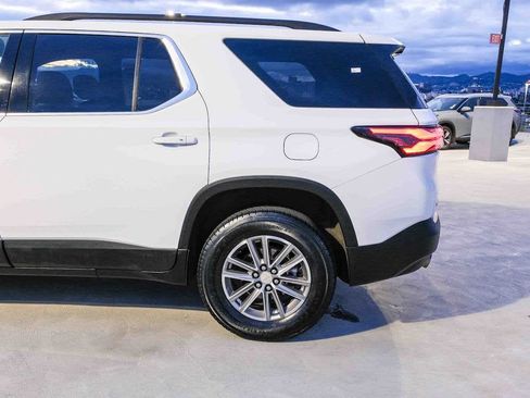Used 2023 Chevrolet Traverse LT FWD image 8