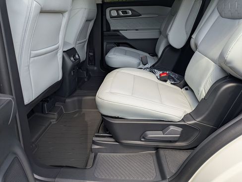 New 2026 Ford Explorer Platinum image 29