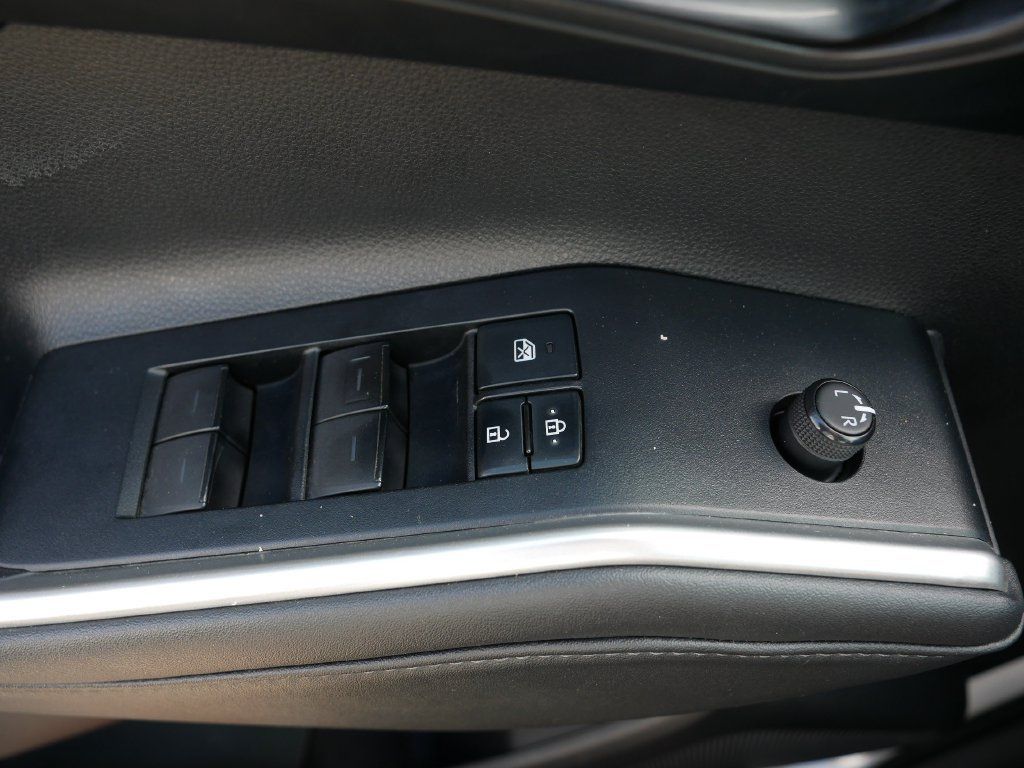 Used 2021 Toyota Highlander XSE AWD/4WD image 16