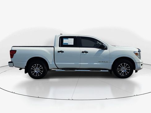 Used 2022 Nissan Titan SV RWD image 5