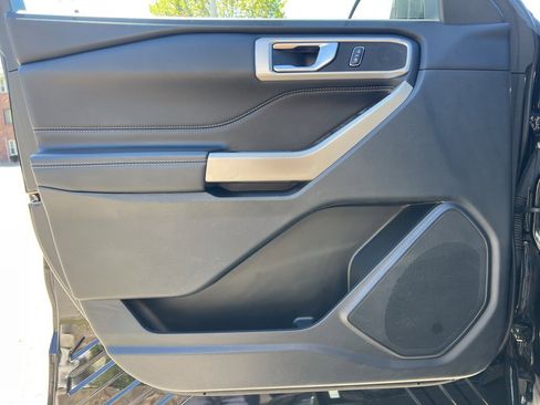 Used 2022 Ford Explorer XLT w/ Equipment Group 202A image 10