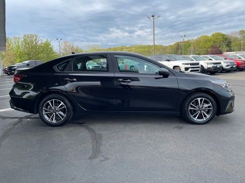 Used 2023 Kia Forte LXS FWD image 4