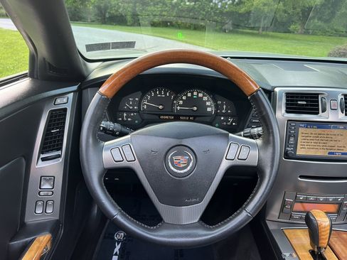 Used 2004 Cadillac XLR RWD image 21