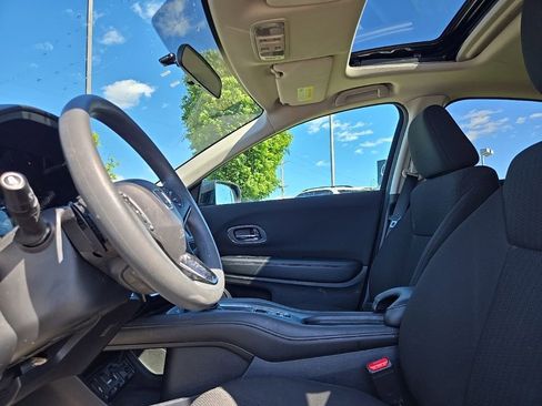 Used 2017 Honda HR-V EX image 33