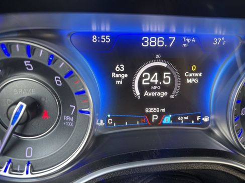 Used 2017 Chrysler 300 Limited image 12